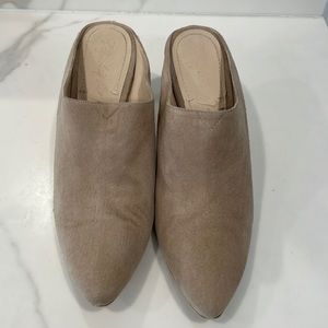 ELIZABETH AND JAMES - tan suede slip on mule